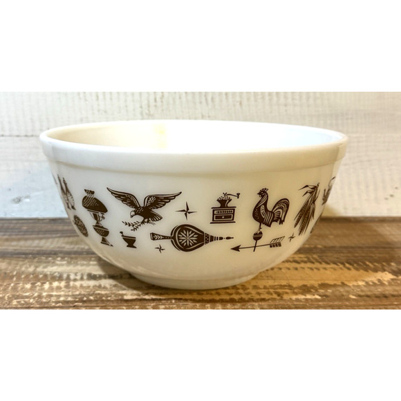 Vintage Pyrex Early American 2.5 Quart Mixing Bowl Brown Colonial Eagle #403 - Picture 2 of 6